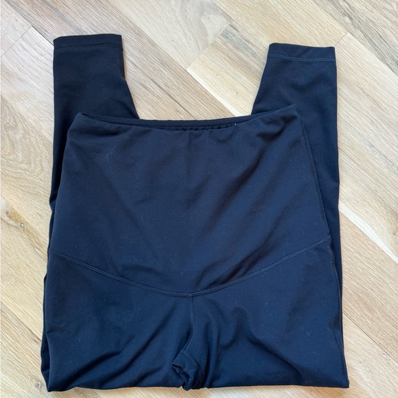 Ingrid & Isabel • Maternity Leggings • Black • Medium - Picture 3 of 4